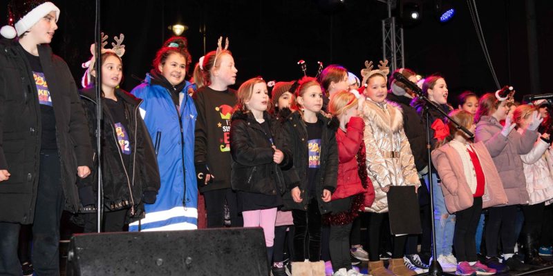 Make Noise 2 choir performing on stage