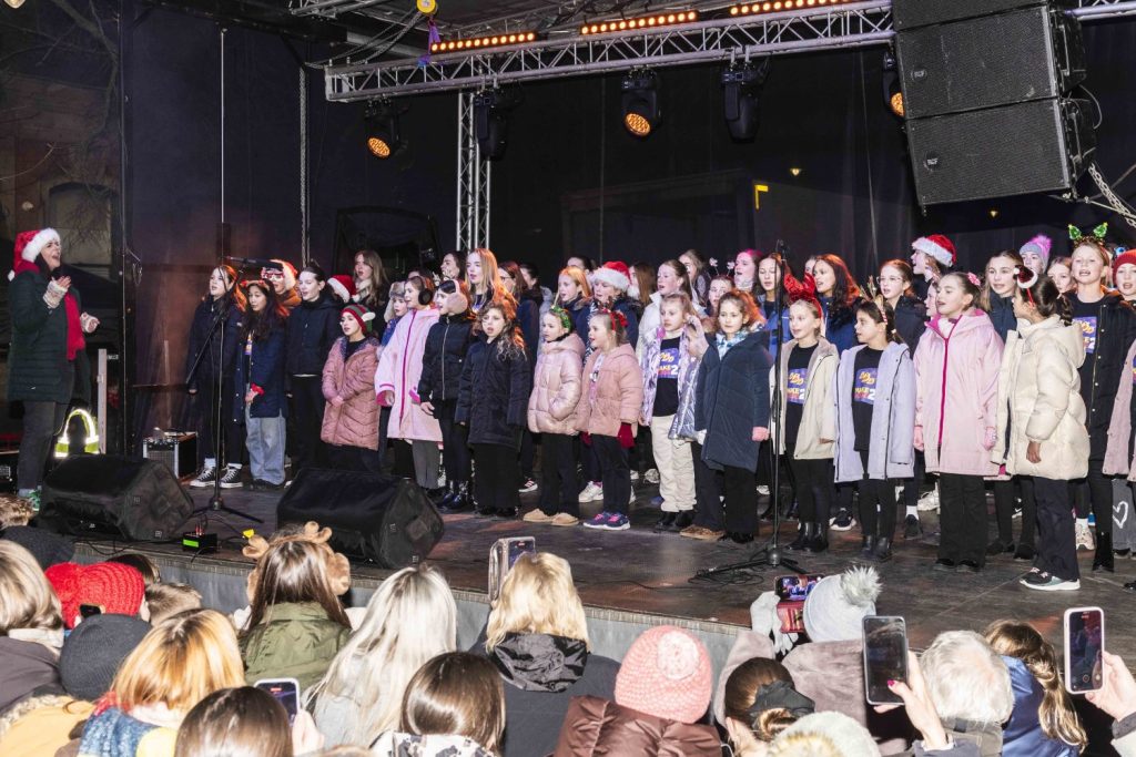 Make Noise 2 performing on stage