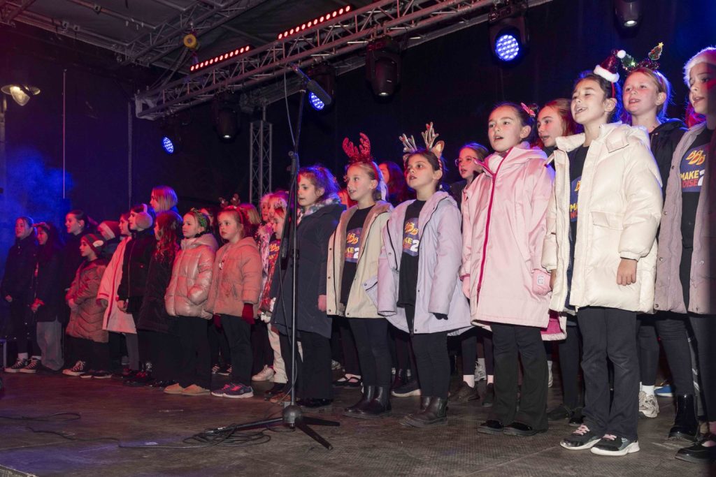 Make Noise 2 performing on stage